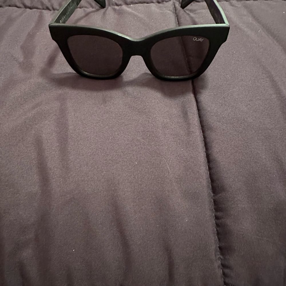 Quay After Hours In The Color Black - image 2